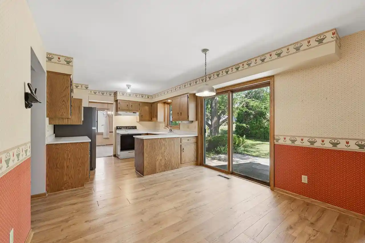 Homes for sale in New Berlin, WI | 16280 W Heatherly Dr Dr, New Berlin, WI 53151 | MLS# 1971157