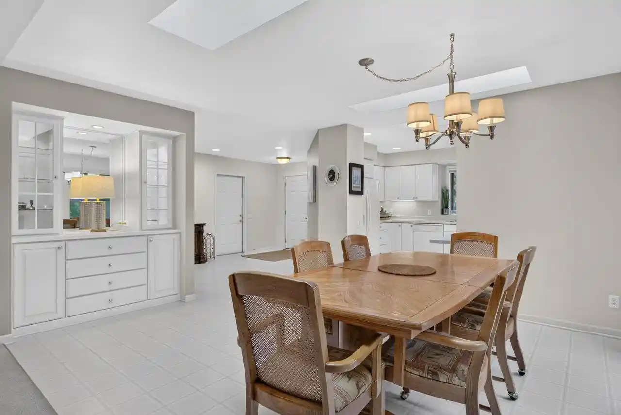 2nd image of 2737 Windepoint Ct Ct, Sheboygan, WI 53083