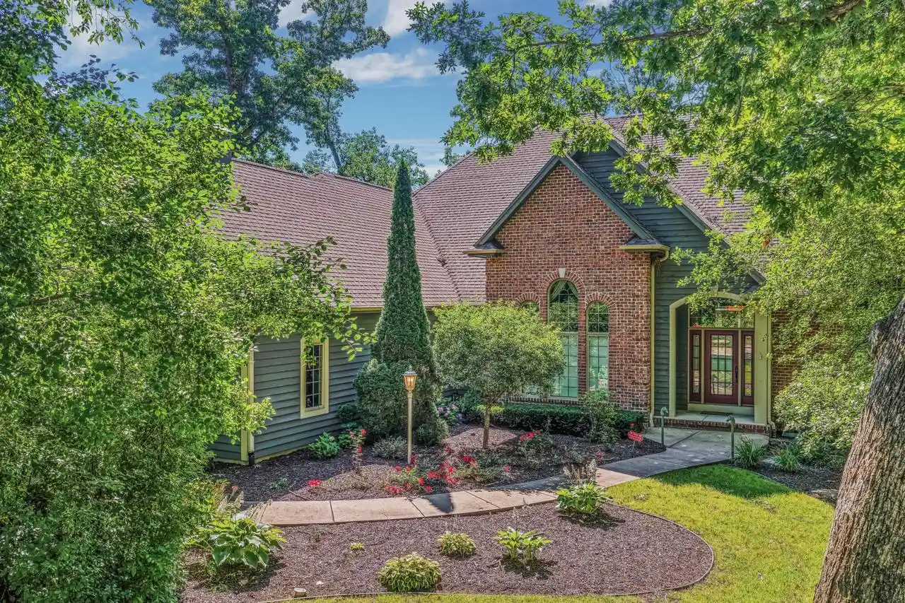 1st image of 5257 Vicksburg Dr Dr, Mount Pleasant, WI 53403 | MLS# 1971159