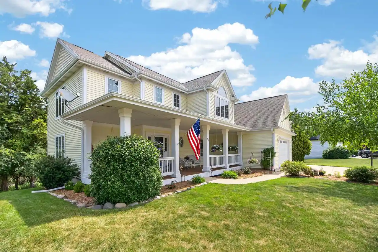 1st image of 695 Summer Creek Road Road, Oconomowoc, WI 53066 | MLS# 1971161