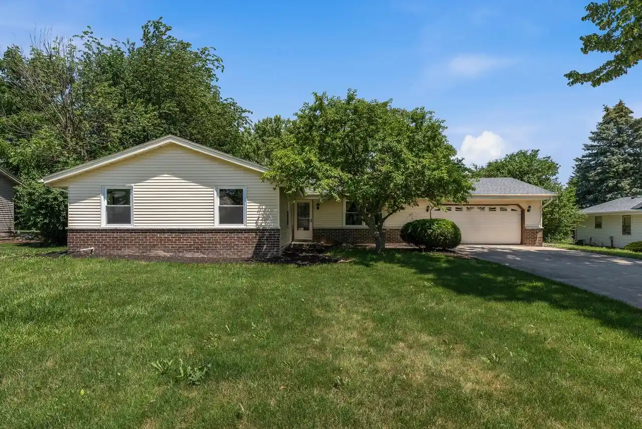 Homes for sale in Germantown, WI | N101w15864 Santa Fe Dr Dr, Germantown, WI 53022 | MLS# 1971176
