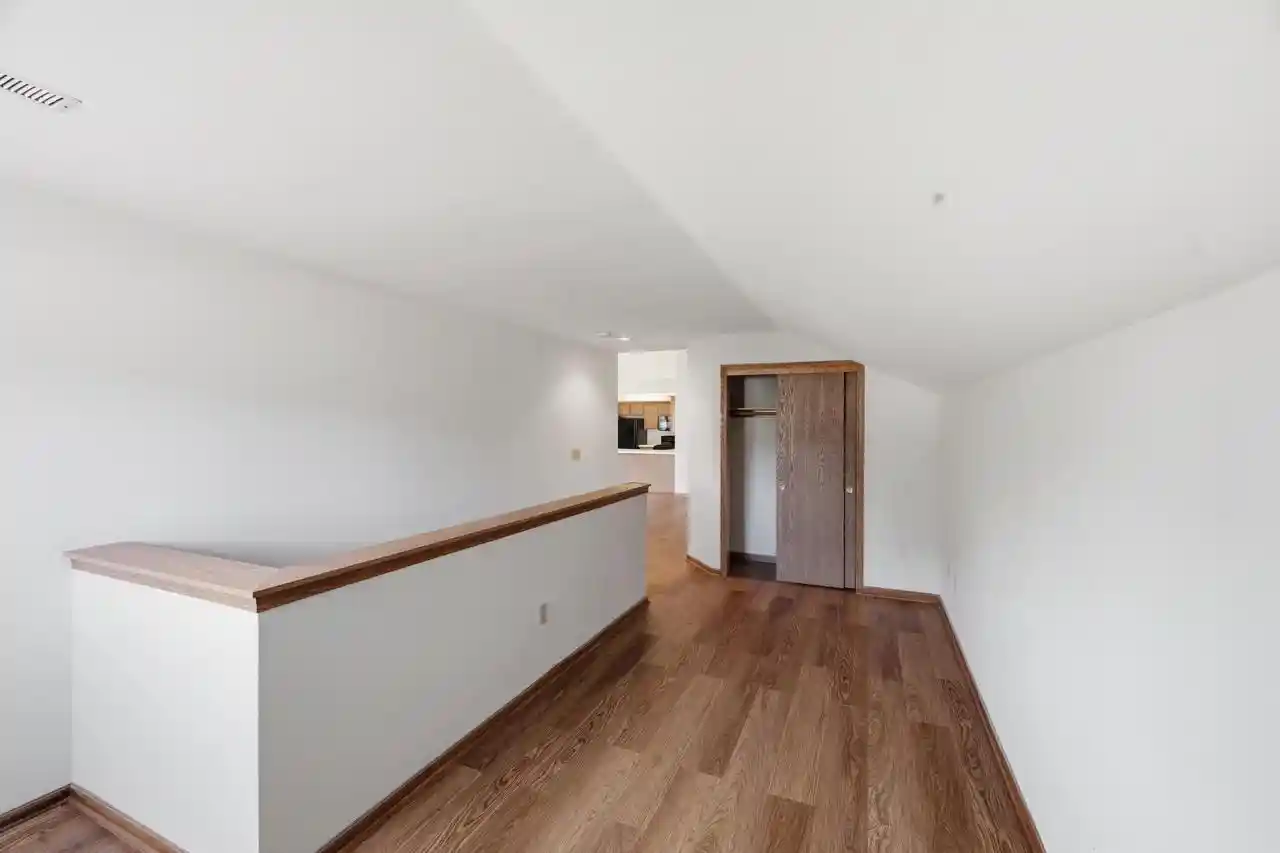 3rd image of 6501 S Creekside Dr Dr, Cudahy, WI 53110