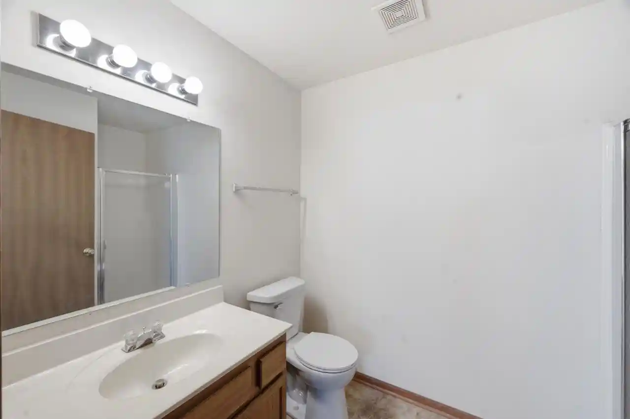 5th image of 6501 S Creekside Dr Dr, Cudahy, WI 53110