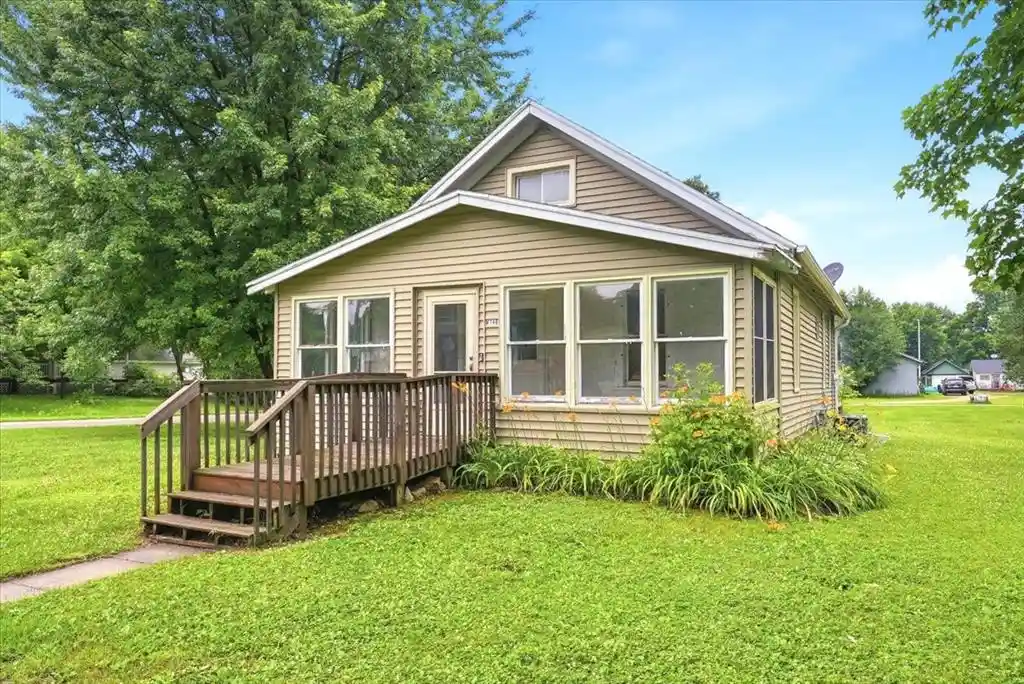 1st image of 146 W Winter Avenue Avenue, Elmwood, WI 54740 | MLS# 1603142