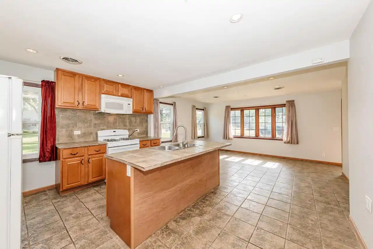 2nd image of 7191 S 37th Pl Pl, Franklin, WI 53132 | MLS# 1971186