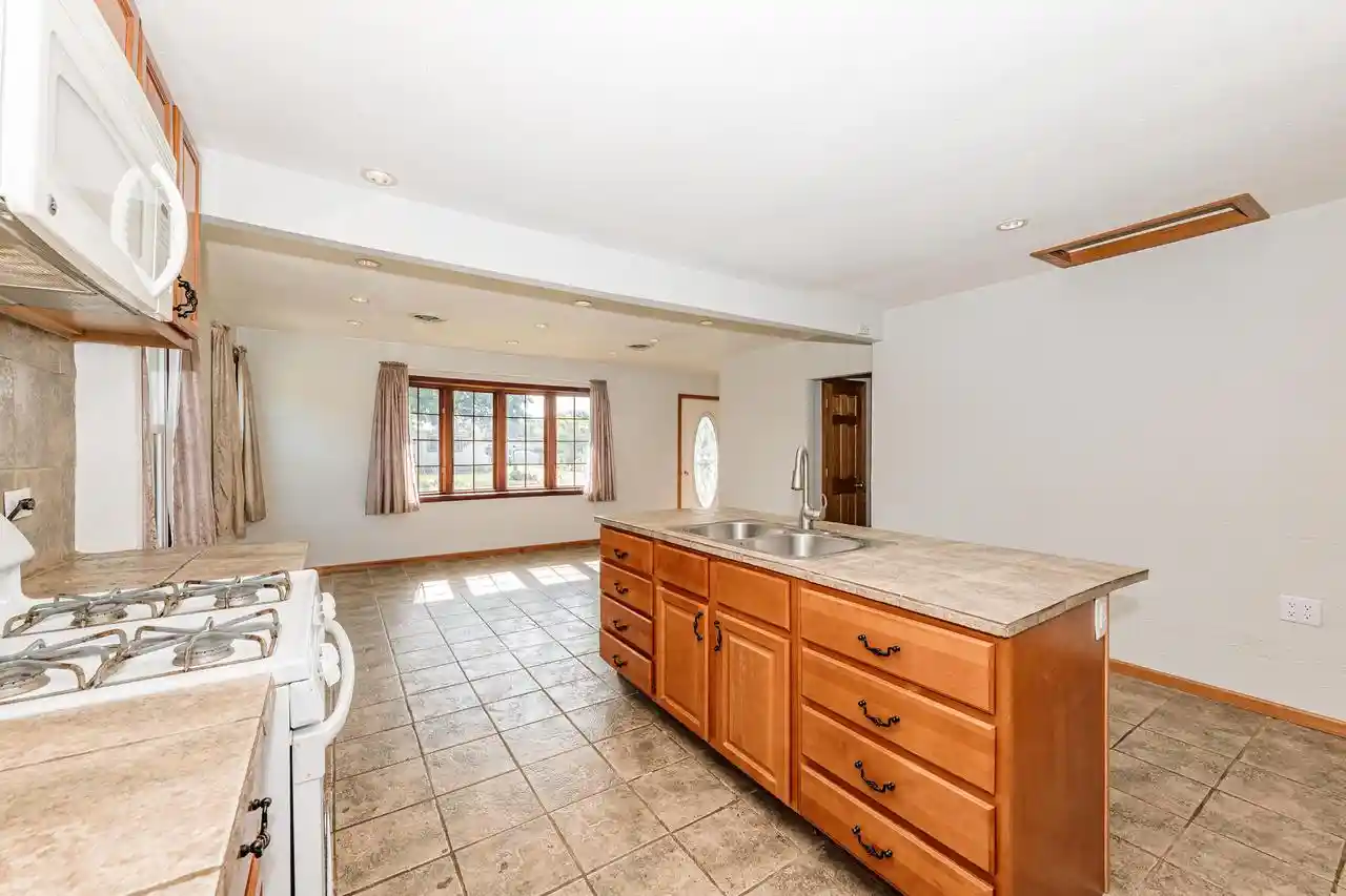 3rd image of 7191 S 37Th Pl Pl, Franklin, WI 53132 | MLS# 1971186