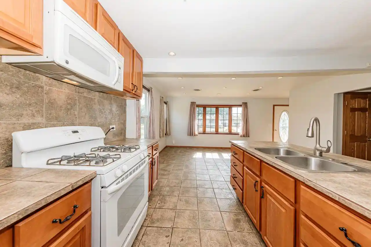4th image of 7191 S 37Th Pl Pl, Franklin, WI 53132 | MLS# 1971186
