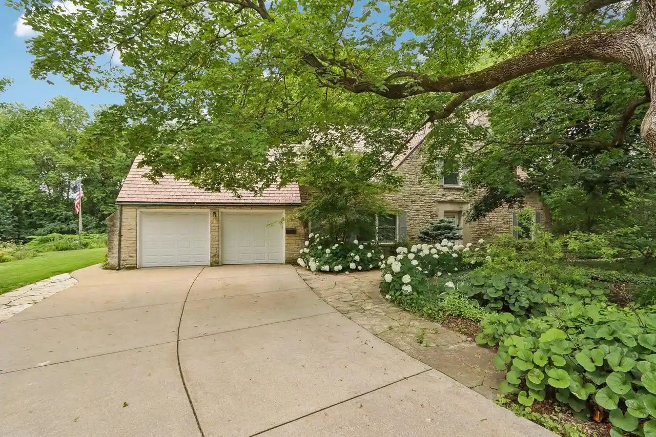 Photo 1 of Single family home for sale at S24w23112 Lookout Dr Dr, Waukesha, WI 53186 | MLS# 1971188 | Listing updated on 2026-09-01