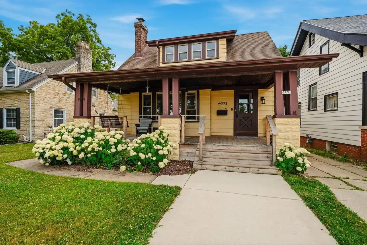Homes for sale in Wauwatosa, WI | 6931 Aetna Court Court, Wauwatosa, WI 53213 | MLS# 2027801
