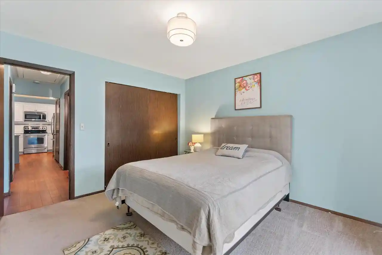 Listing Photo 4 - Condo for sale in building located at 5228 Woodbridge Ln S Ln S, Milwaukee, WI 53221 - Unit #5228