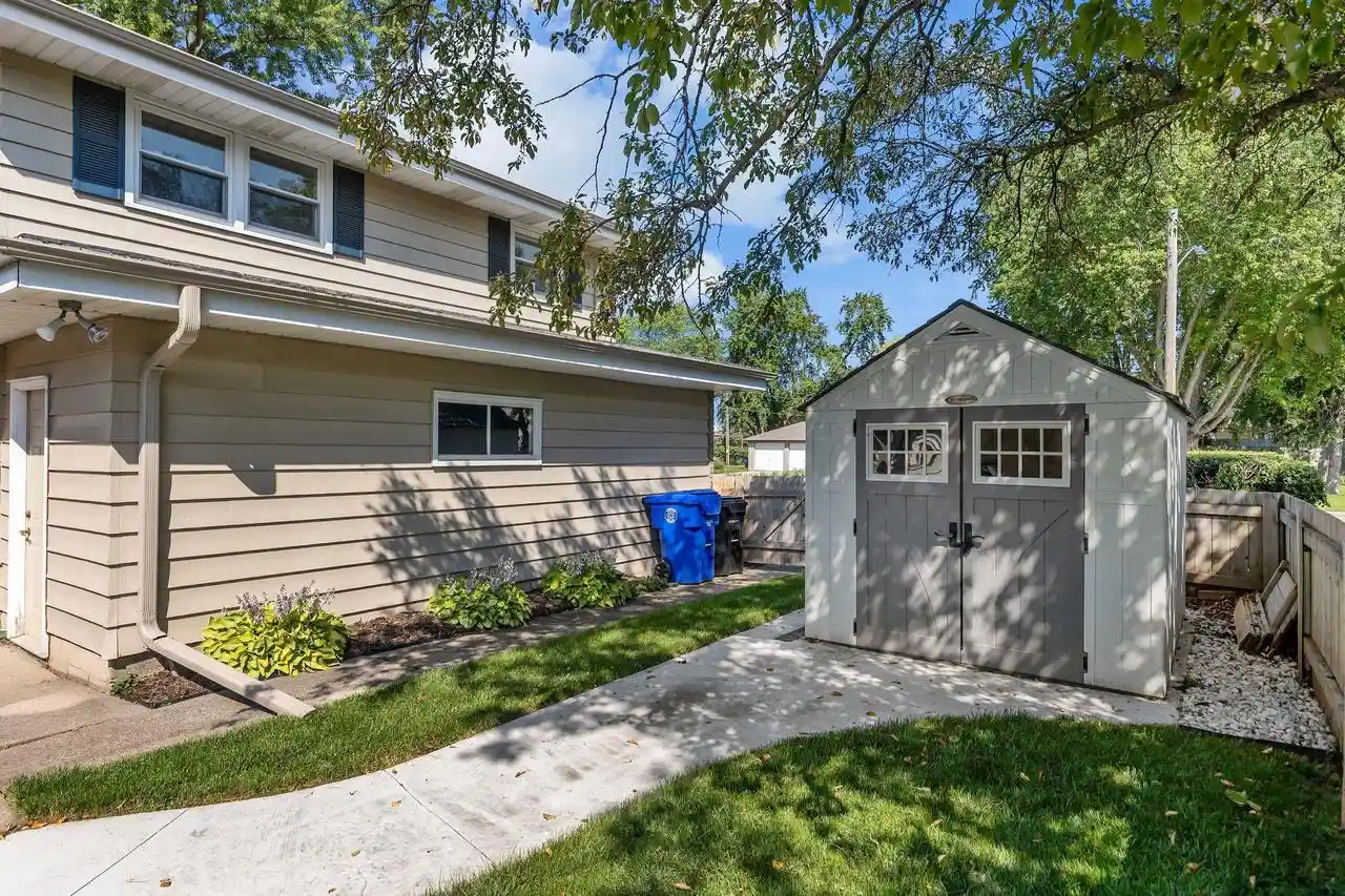 3rd image of 1420 S Riverdale Dr Dr, Appleton, WI 54914 | MLS# 50328905