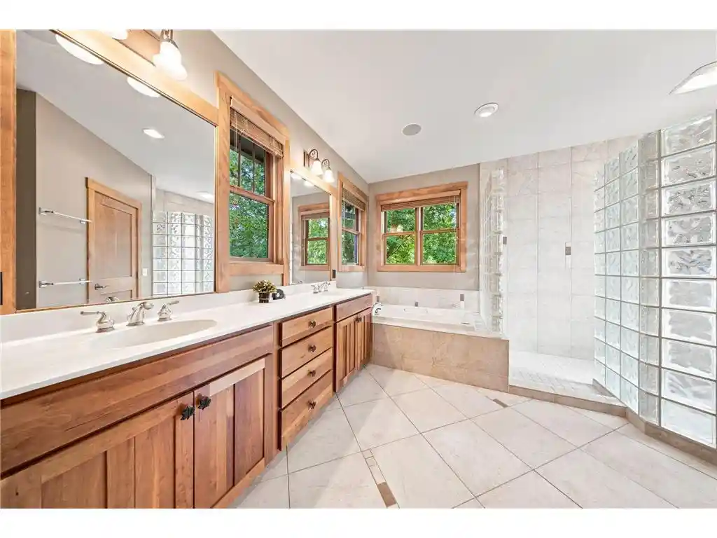 4th image of 294 Salishan Dr Dr, Hudson, WI 54016 | MLS# 7105948