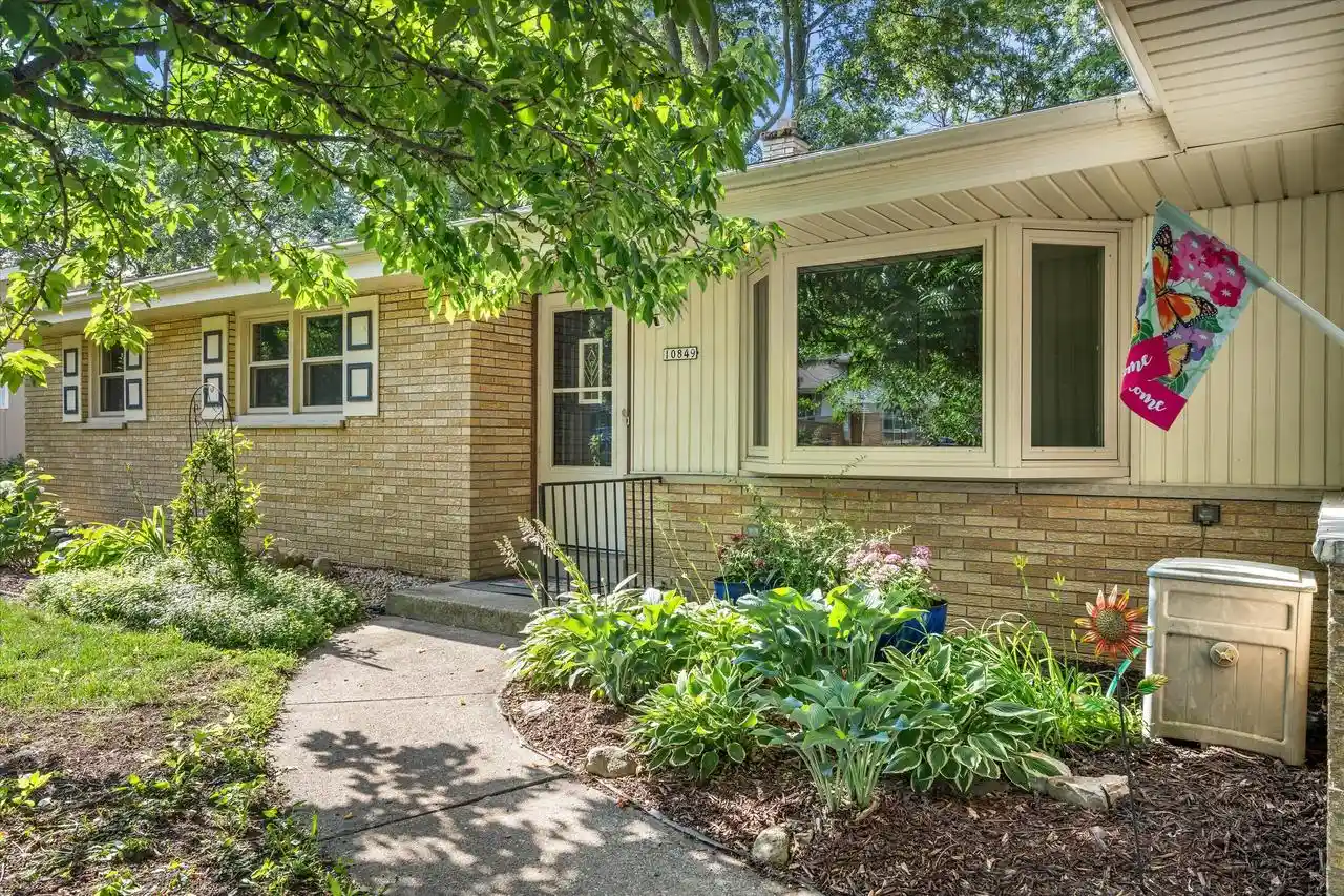 Homes for sale in Wauwatosa, WI | 10849 W Derby Avenue Avenue, Wauwatosa, WI 53225 | MLS# 1971201