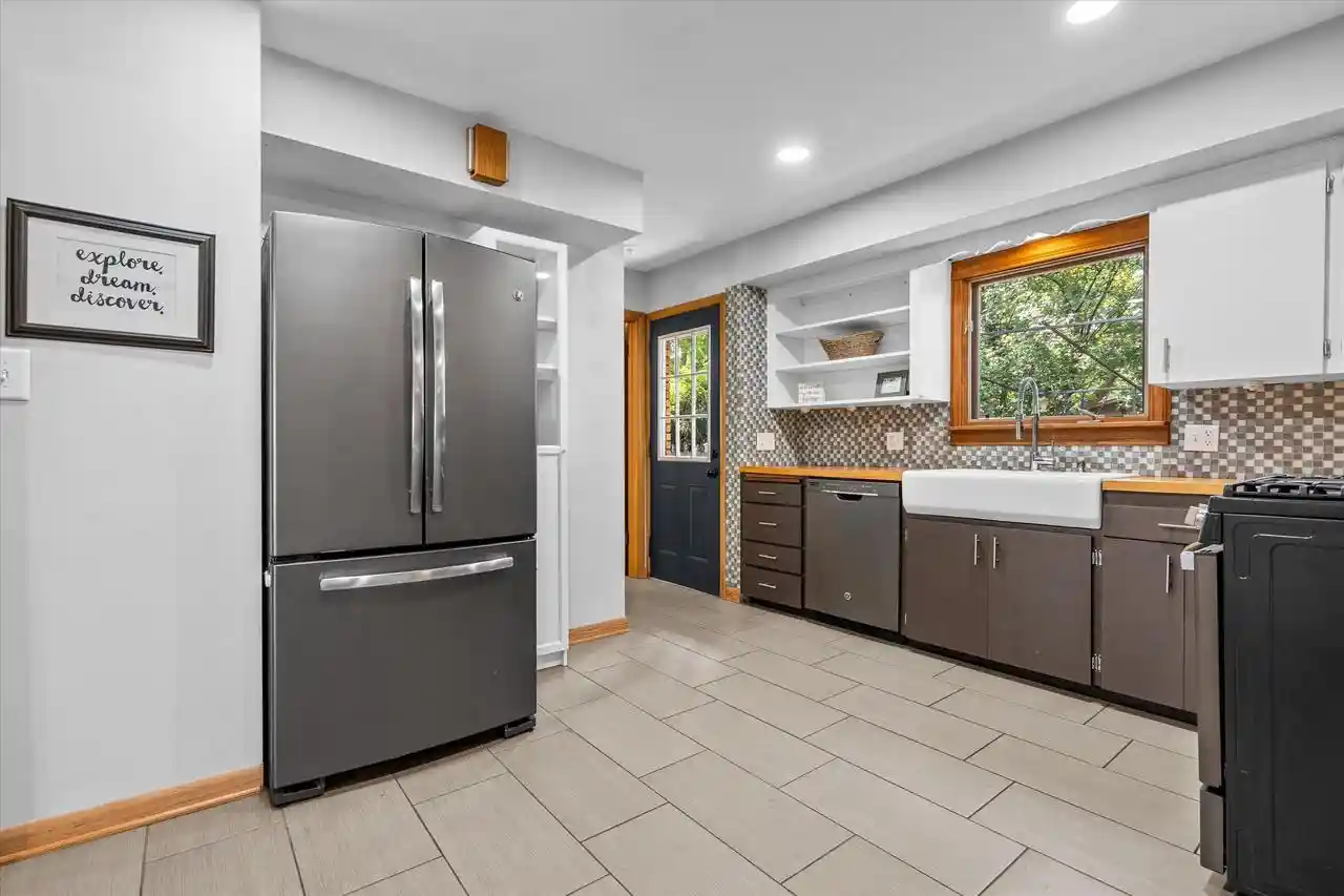 Homes for sale in Wauwatosa, WI | 10849 W Derby Avenue Avenue, Wauwatosa, WI 53225 | MLS# 1971201
