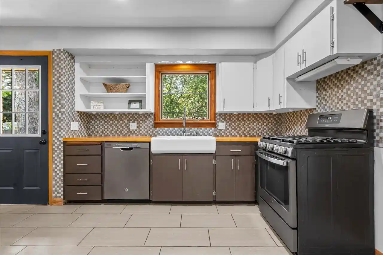 Homes for sale in Wauwatosa, WI | 10849 W Derby Avenue Avenue, Wauwatosa, WI 53225 | MLS# 1971201