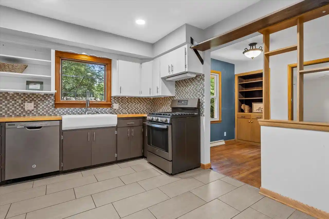Homes for sale in Wauwatosa, WI | 10849 W Derby Avenue Avenue, Wauwatosa, WI 53225 | MLS# 1971201