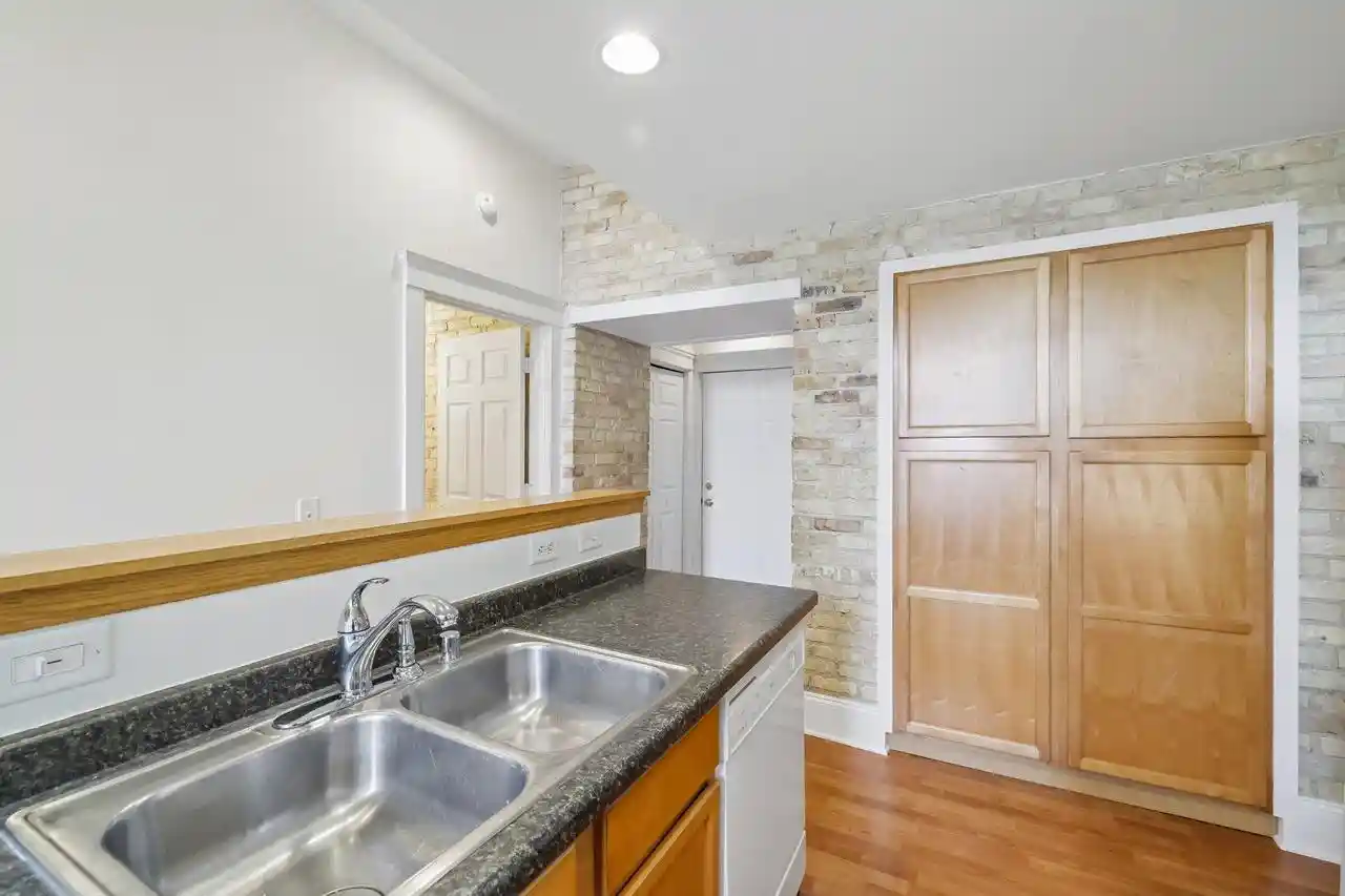 2nd image of 1009 Smt Ave Ave, Stoughton, WI 53589