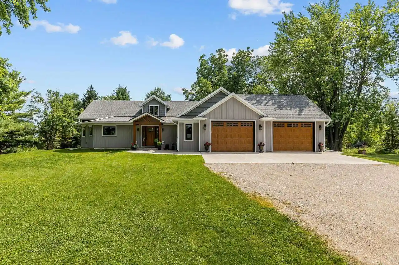 Homes for sale in Larsen, WI | 8079 County Road Mm, Larsen, WI 54947 | MLS# 50328956