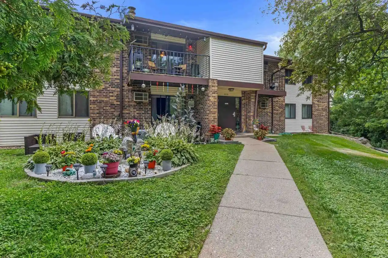 1st image of 1015 N Sunnyvale Lane Lane #E, Madison, WI 53713 | MLS# 2027811