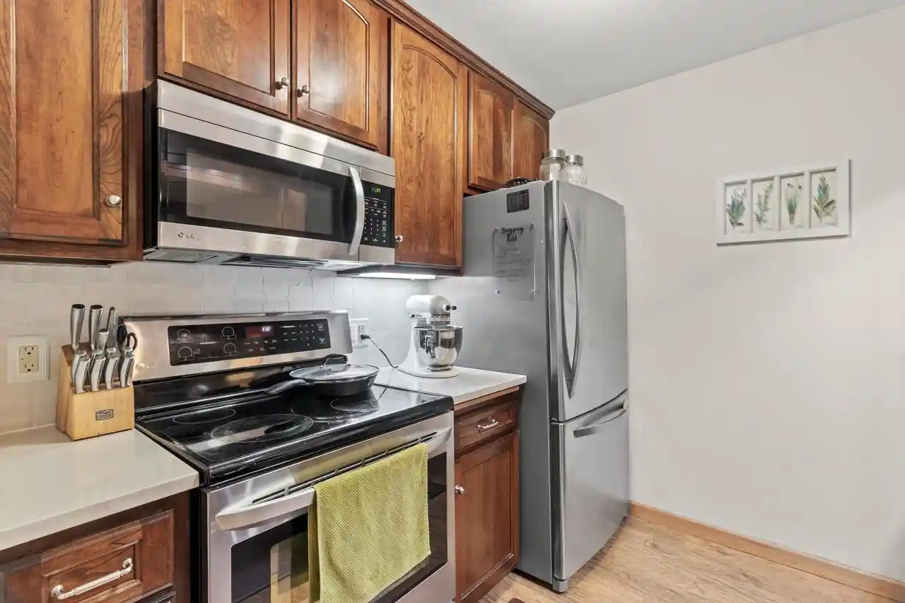 2nd image of 1015 N Sunnyvale Ln Ln, Madison, WI 53713
