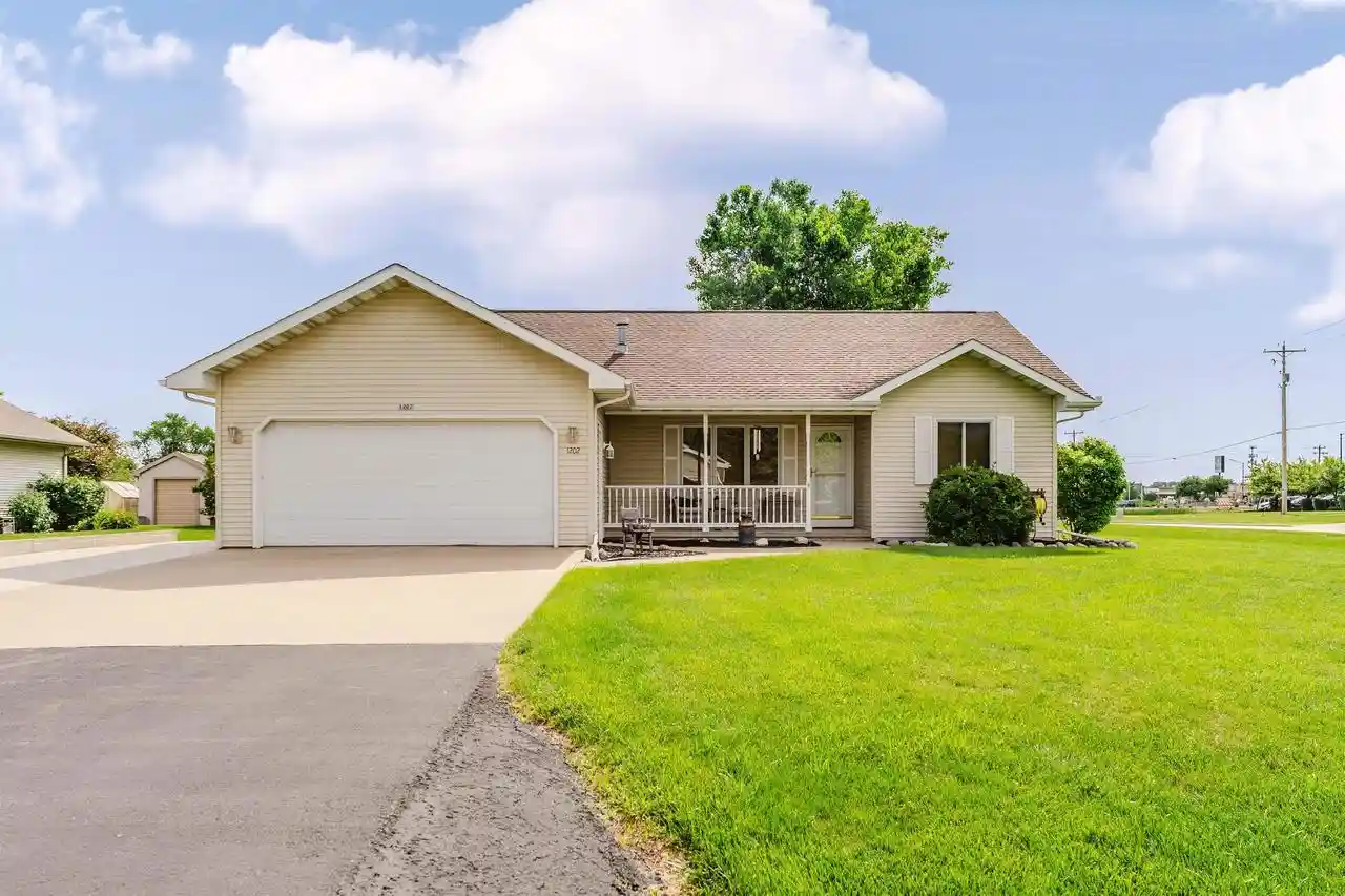 1st image of 1202 Willow Bend Lane Lane, Oshkosh, WI 54904 | MLS# 50328968