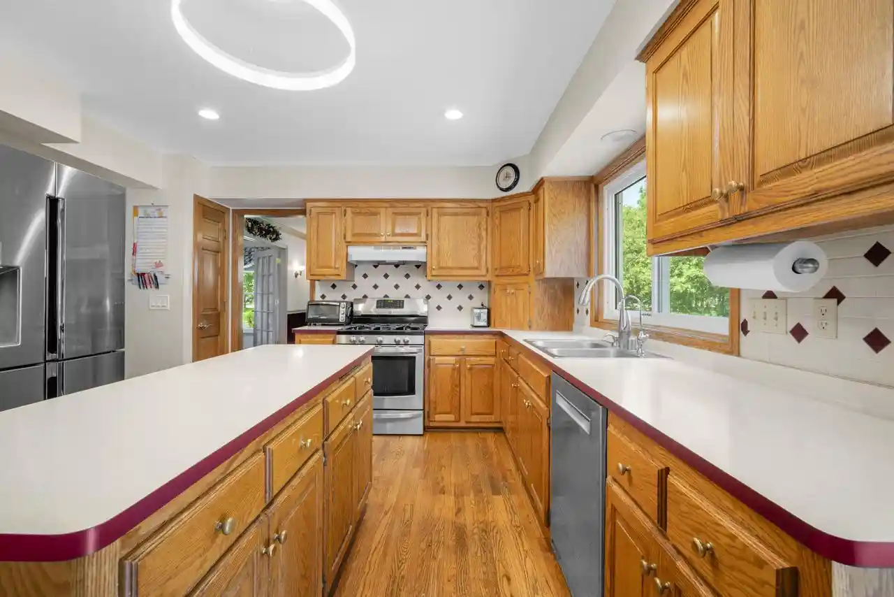 3rd image of 149 Hickory Dr Dr, Delafield, WI 53018 | MLS# 1971256