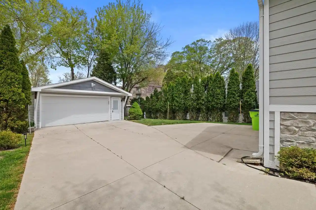 Photo 44 of Single family home for sale at 10 Liechty Dr Dr, Williams Bay, WI 53191 | MLS# 1971258 | Listing updated on 2026-09-07
