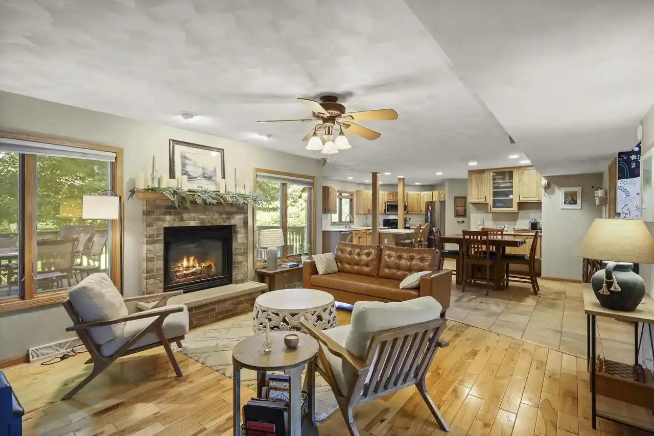 2nd image of 7801 N Robert Dr Dr, Evansville, WI 53536 | MLS# 2027852