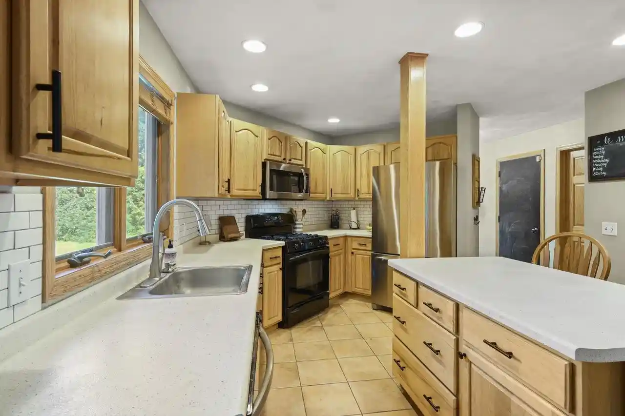 5th image of 7801 N Robert Dr Dr, Evansville, WI 53536 | MLS# 2027852