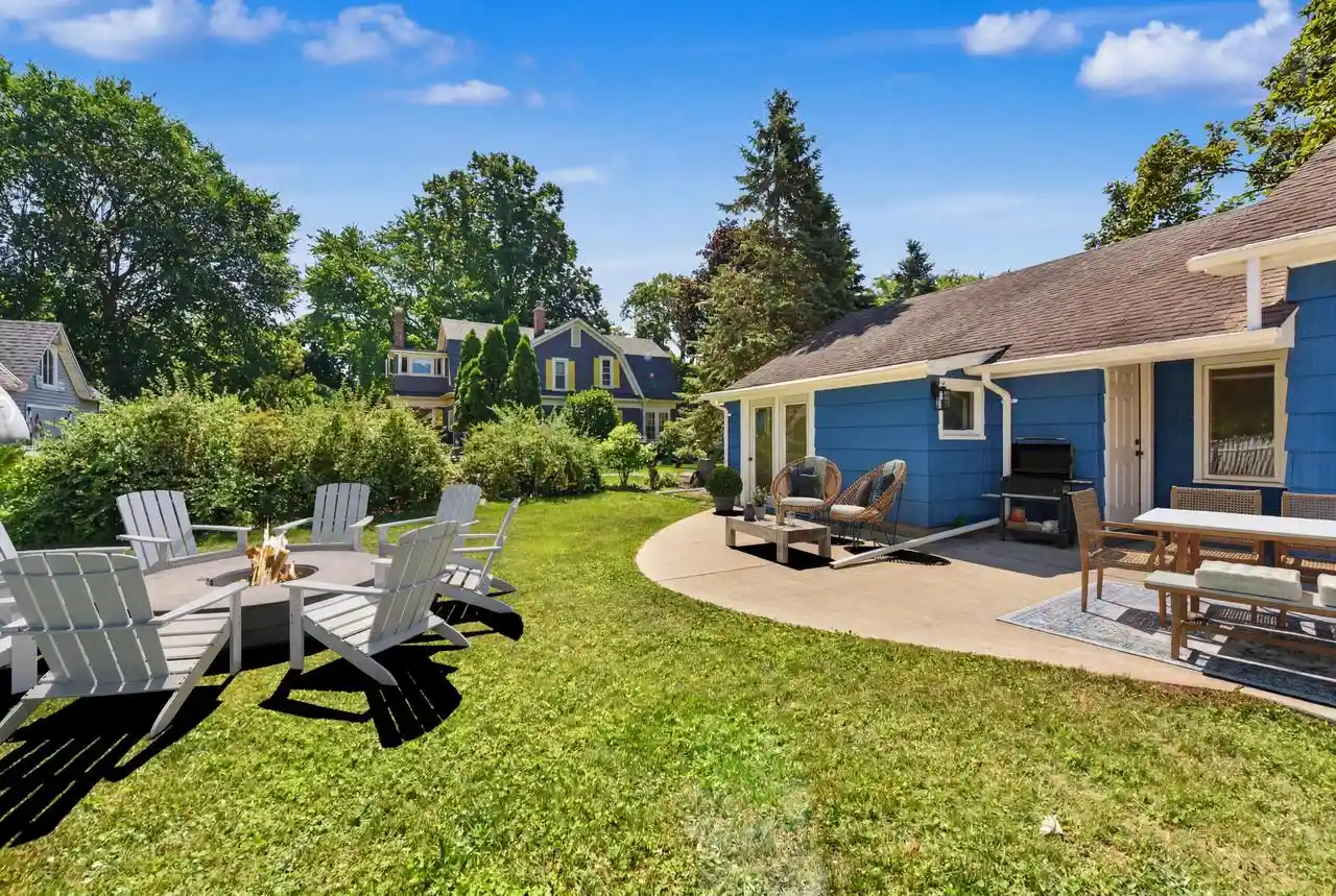 2nd image of 632 W Wisconsin Avenue Avenue, Oconomowoc, WI 53066 | MLS# 1971318