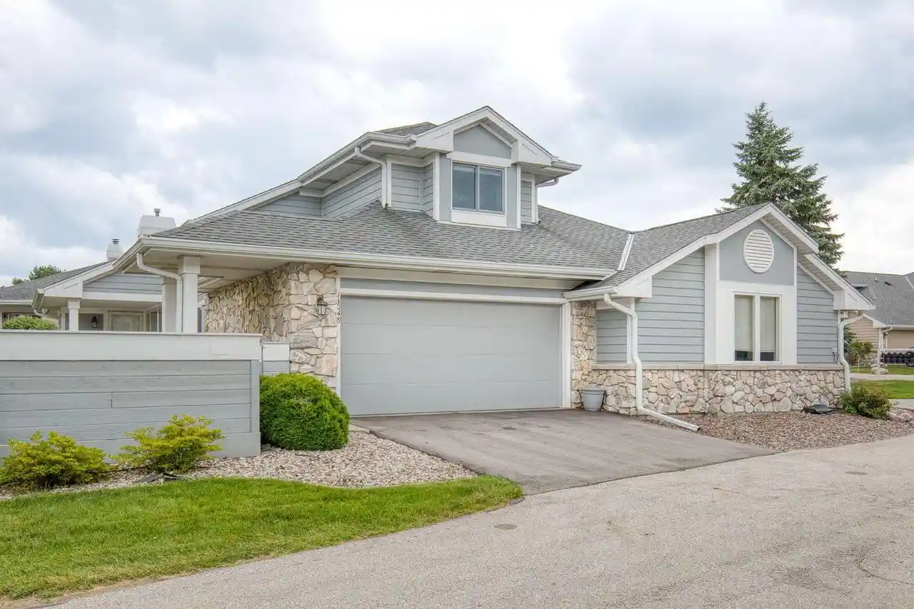 Homes for sale in New Berlin, WI | 14048 W Waters Edge Trail Trail, New Berlin, WI 53151 | MLS# 1971331