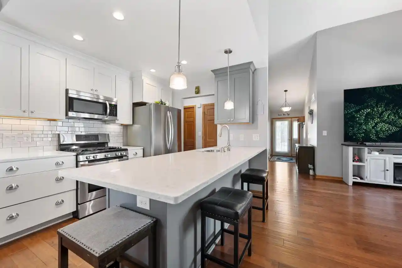 2nd image of 315 Endfield Cir Cir, Waukesha, WI 53186