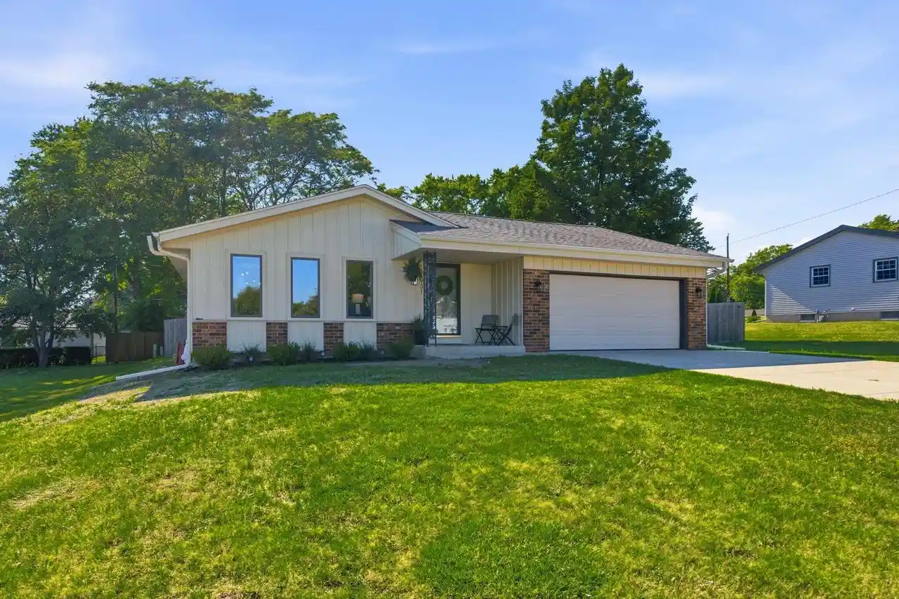 1st image of 1931 17th Avenue Avenue, Grafton, WI 53024 | MLS# 1971344