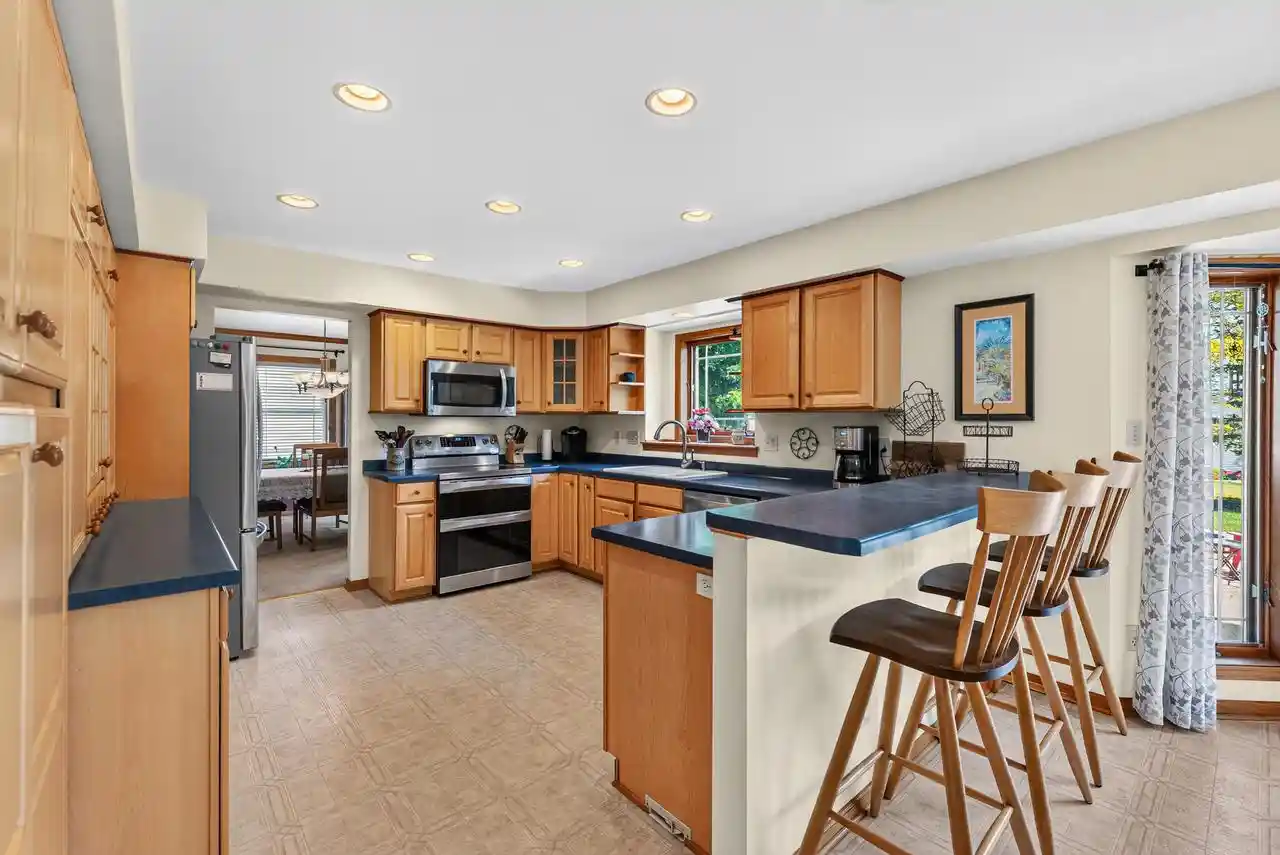 3rd image of 952 Arlon Court Court, Belgium, WI 53004 | MLS# 1971370