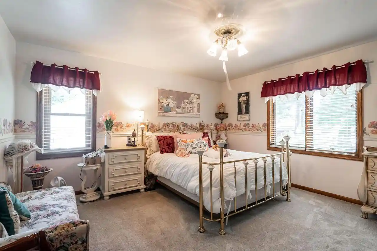 image of 9380 S 15th Avenue Avenue, Oak Creek, WI 53154 | MLS# 1971381
