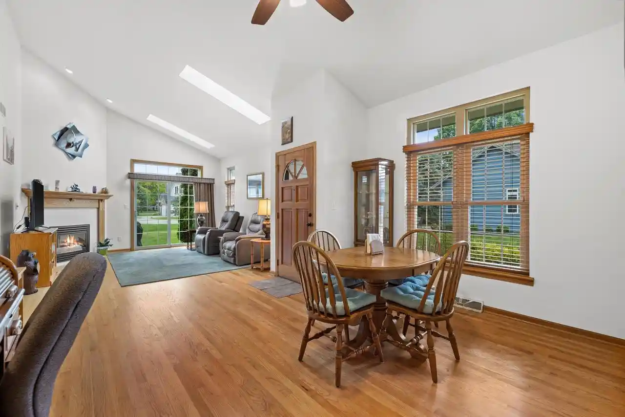 3rd image of W232n3080 Emerald Ln Ln, Pewaukee, WI 53072