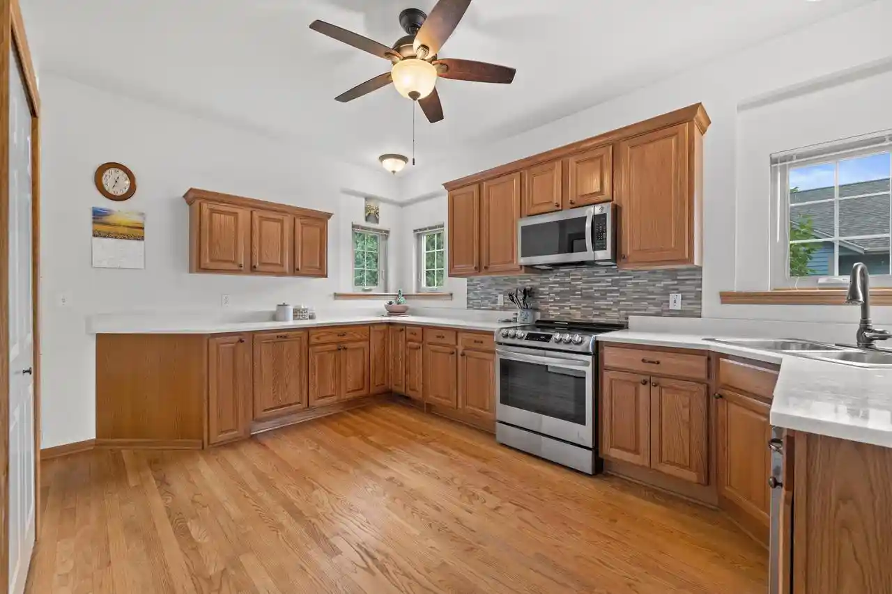 5th image of W232n3080 Emerald Ln Ln, Pewaukee, WI 53072