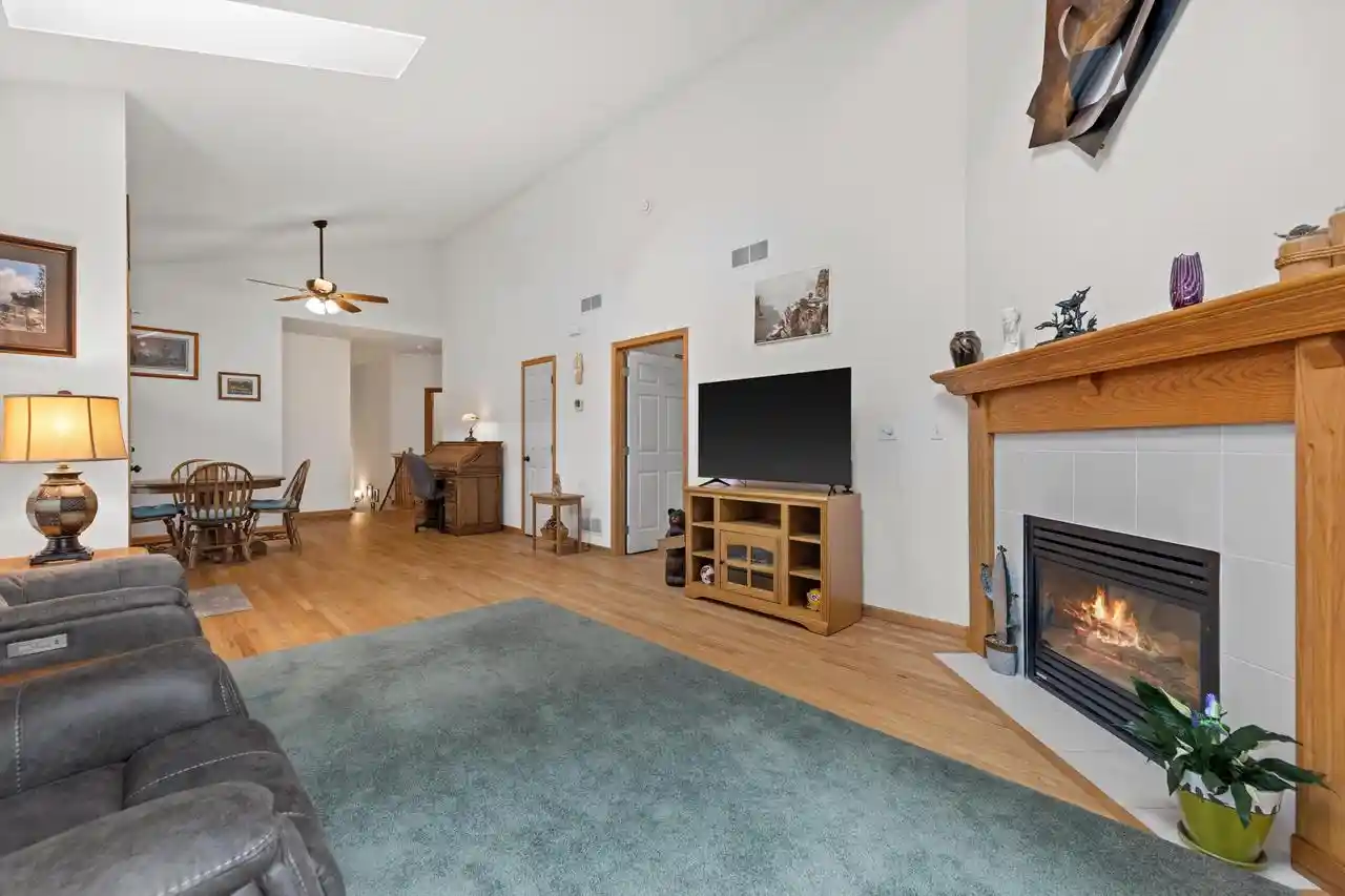 2nd image of W232n3080 Emerald Ln Ln, Pewaukee, WI 53072