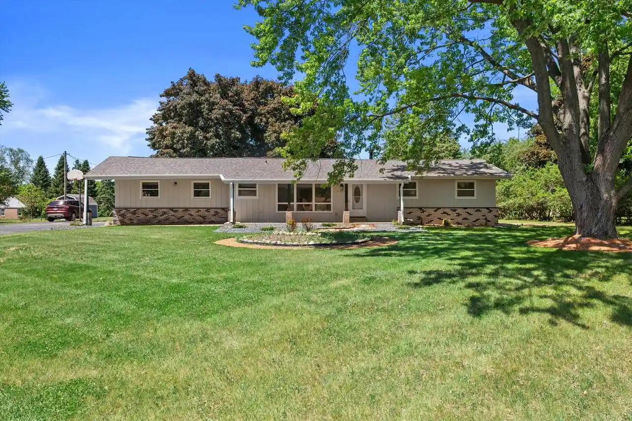 1st image of W226n8041 Longview Dr Dr, Sussex, WI 53089 | MLS# 1971416