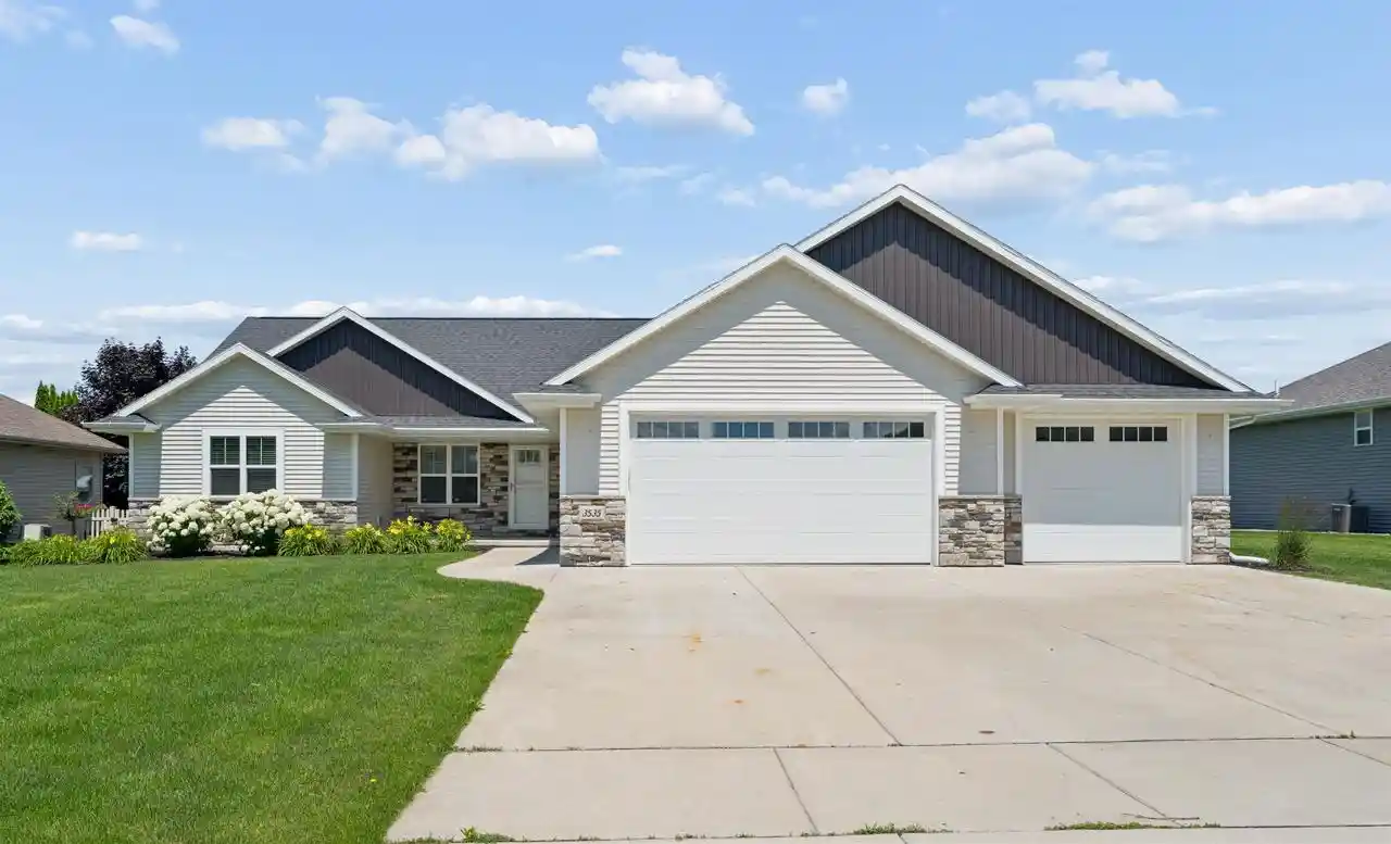 Photo 1 of Single family home for sale at 3535 Glen Oaks, Green Bay, WI 54311 | MLS# 50328988 | Listing updated on 2026-09-02