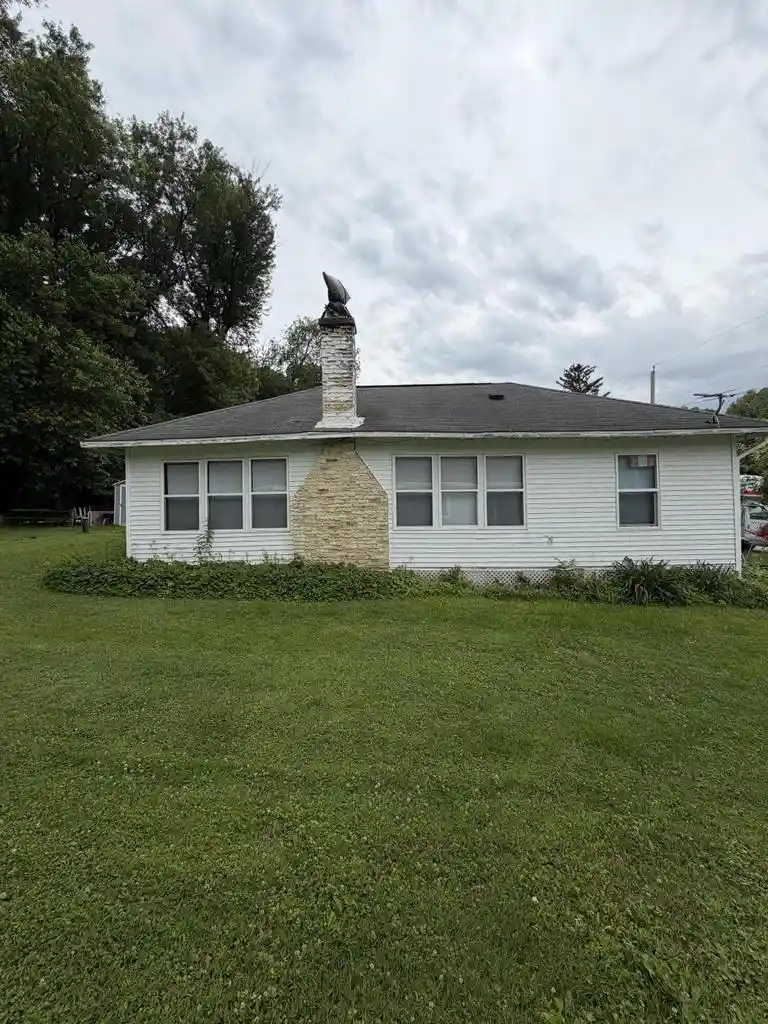 3rd image of 1402 E Koshkonong Dr Dr, Edgerton, WI 53534 | MLS# 1971426