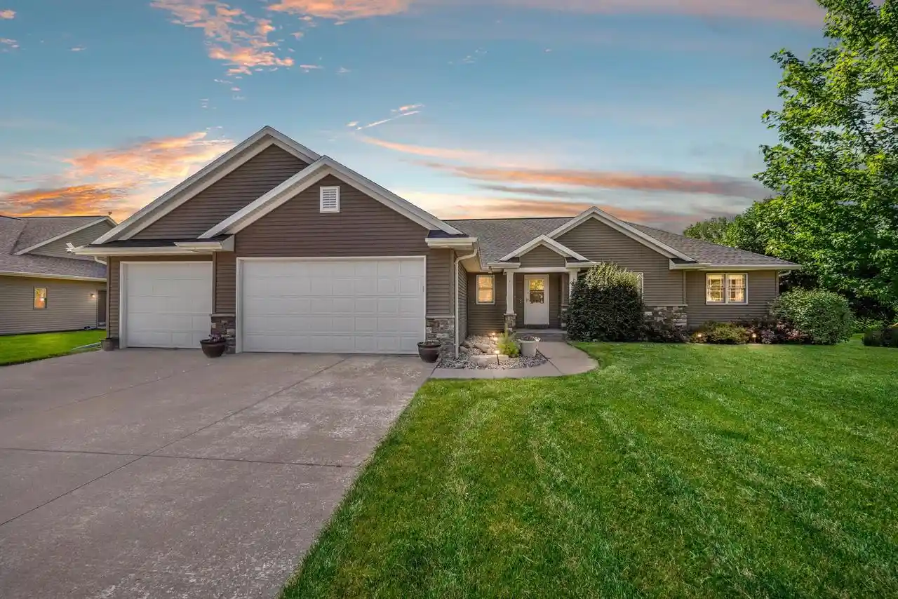 Homes for sale in Greenville, WI | W6267 Rocky Mountain Dr Dr, Greenville, WI 54942 | MLS# 50328989
