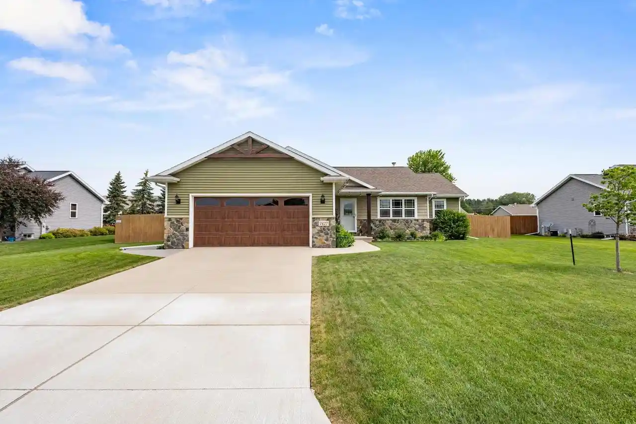 1st image of 1427 Anthem Dr Dr, Neenah, WI 54956 | MLS# 50328995