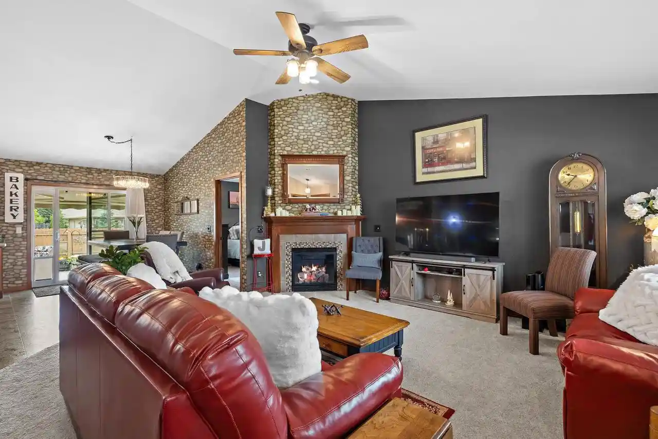 2nd image of 1427 Anthem Dr Dr, Neenah, WI 54956 | MLS# 50328995