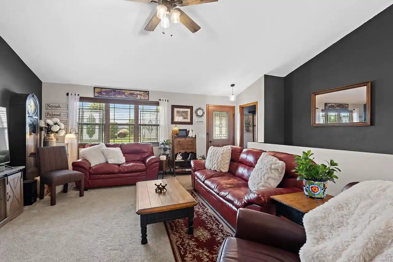 4th image of 1427 Anthem Dr Dr, Neenah, WI 54956 | MLS# 50328995