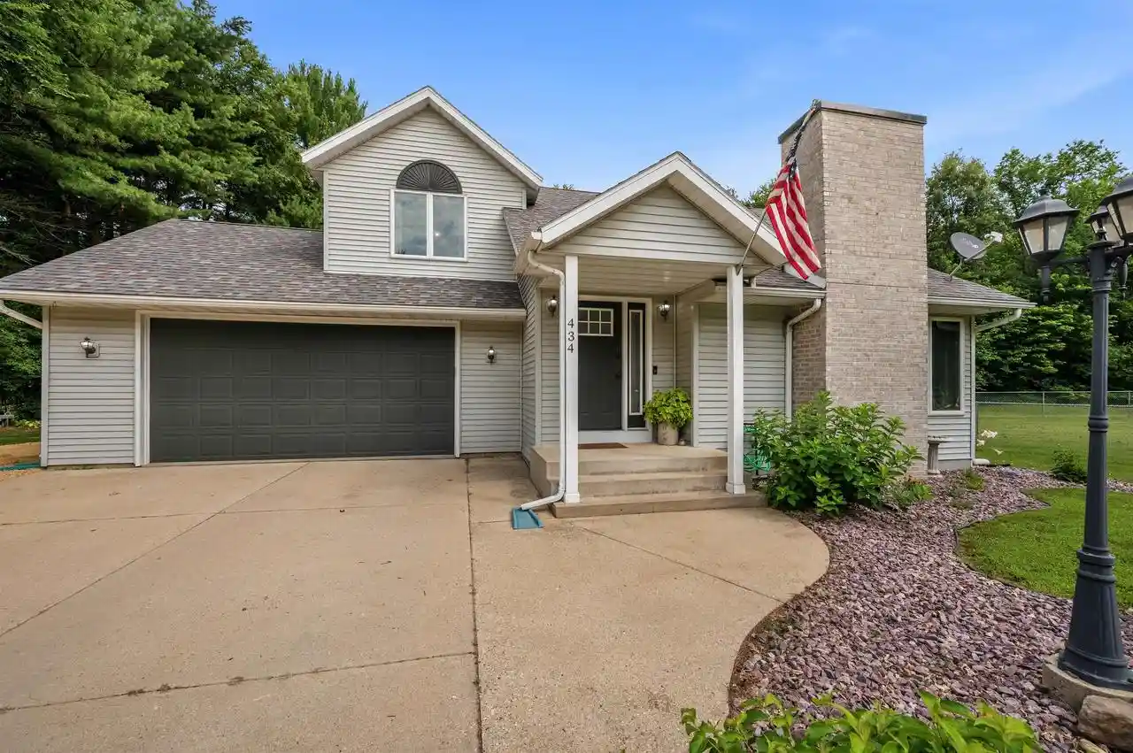 Homes for sale in Brodhead, WI | W434 Spruce Dr Dr, Brodhead, WI 53520 | MLS# 2027934