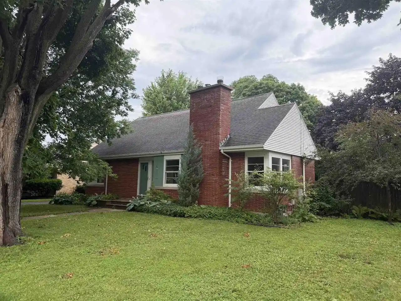1st image of 822 Evans Street Street, Oshkosh, WI 54901 | MLS# 50329004
