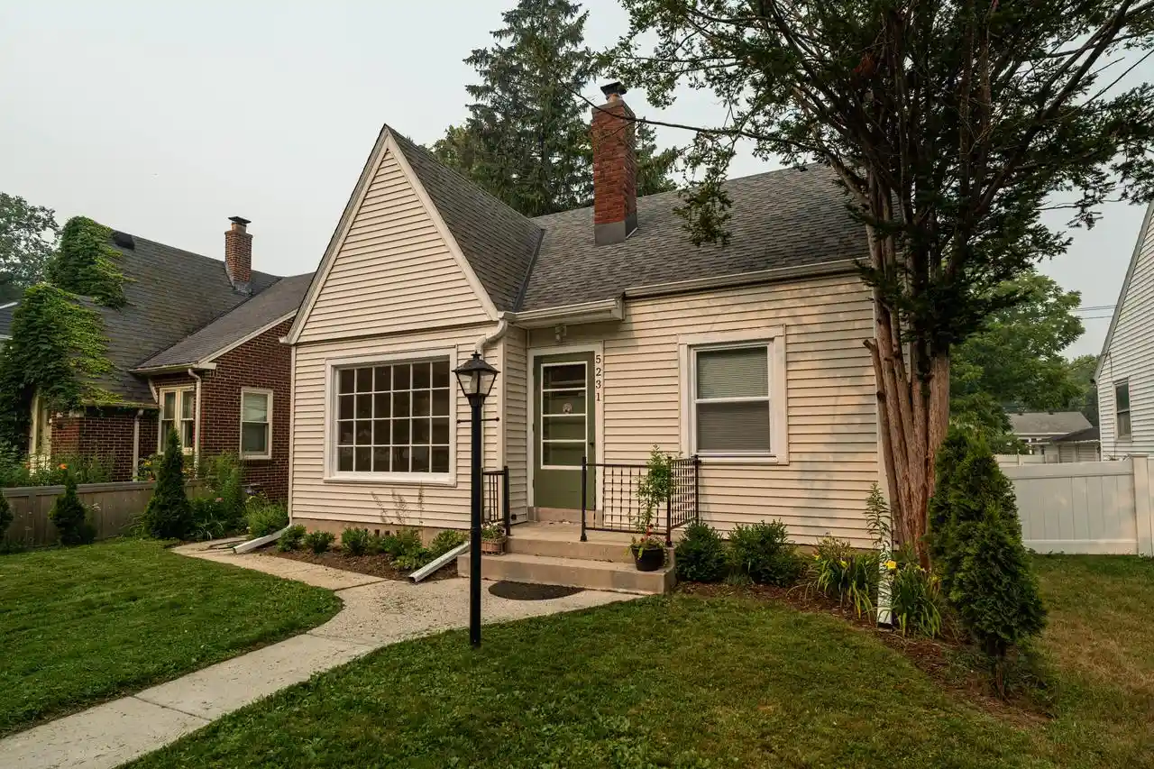 Homes for sale in Whitefish Bay, WI | 5231 N Bay Ridge Avenue Avenue, Whitefish Bay, WI 53217 | MLS# 1971462