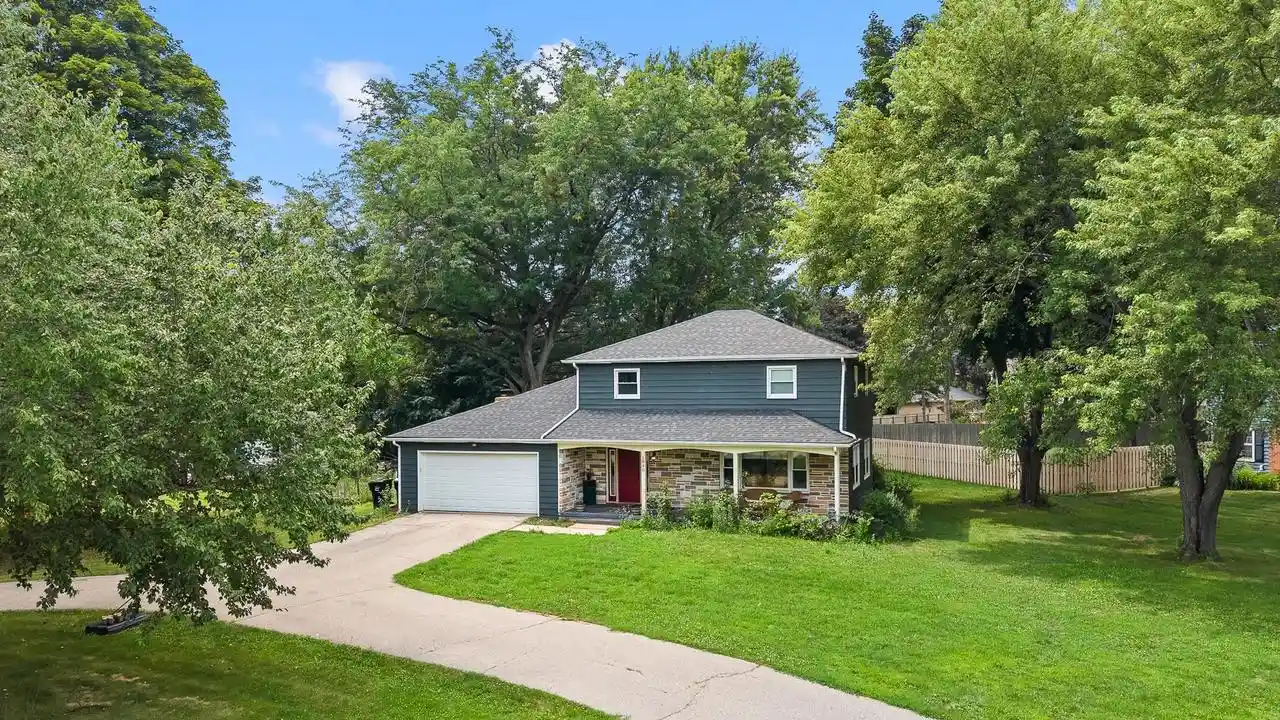 1st image of 1840 Vista Dr Dr, Beloit, WI 53511 | MLS# 2027942