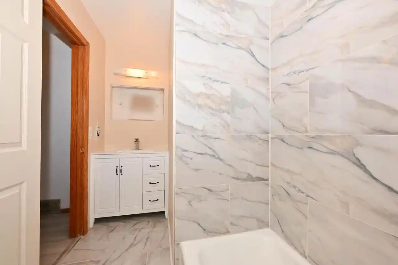 Listing Photo 5 - Condo for sale in building located at 7857 N 60Th St St, Milwaukee, WI 53223 - Unit #E